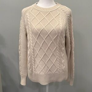 Gap women’s knit sweater. Very good condition. Size small.